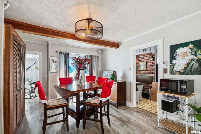 864 W GROVE Street, Galesburg, IL 61401