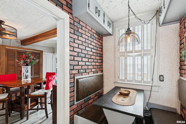 864 W GROVE Street, Galesburg, IL 61401