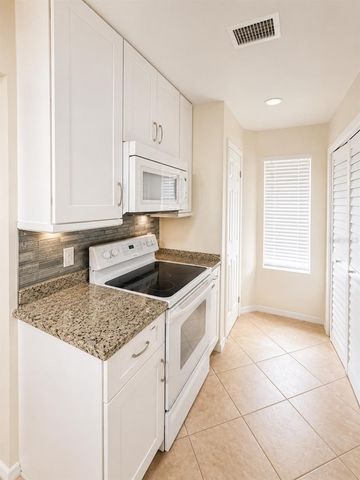 5322 11TH STREET CIRCLE E 5322, Bradenton, FL 34203