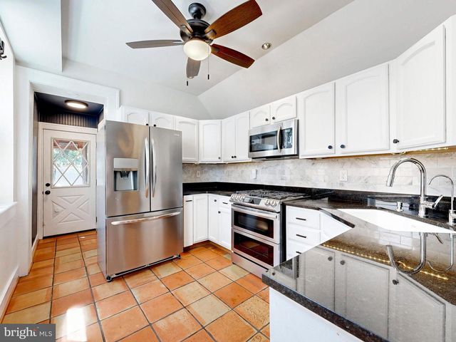 220 S CASTLE ST, Baltimore, MD 21231