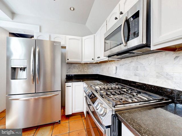 220 S CASTLE ST, Baltimore, MD 21231