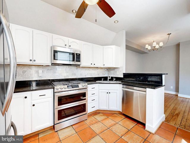 220 S CASTLE ST, Baltimore, MD 21231