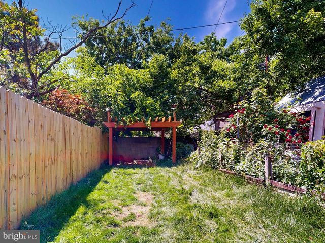 220 S CASTLE ST, Baltimore, MD 21231