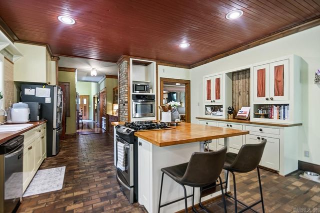 990 Buckwood Road, Bauxite, AR 72011