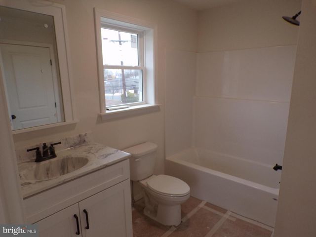 1 MYRTLE AVE, Gloucester City, NJ 08030