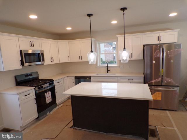 1 MYRTLE AVE, Gloucester City, NJ 08030