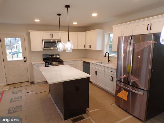 1 MYRTLE AVE, Gloucester City, NJ 08030