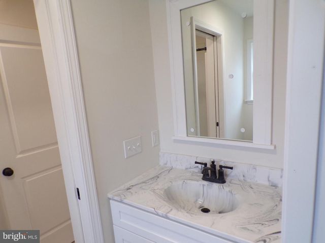 1 MYRTLE AVE, Gloucester City, NJ 08030