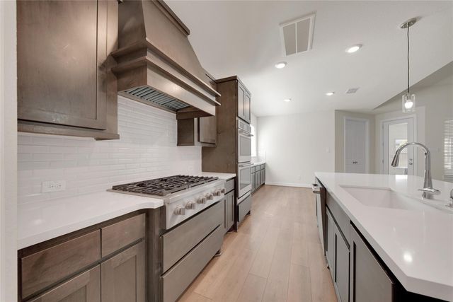 1665 Sherwood Glen Drive, Friendswood, TX 77546