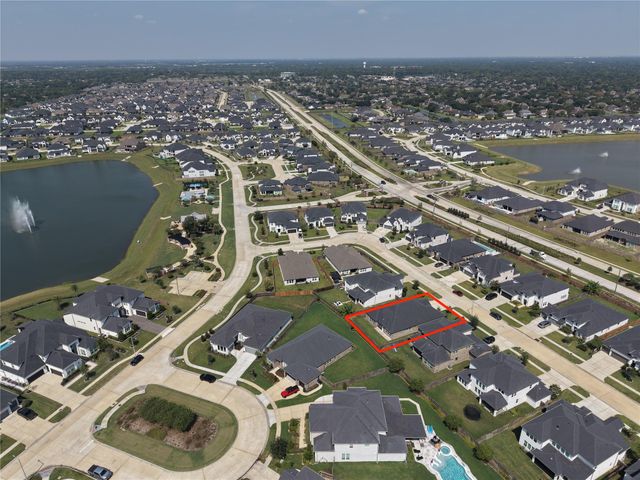 1665 Sherwood Glen Drive, Friendswood, TX 77546