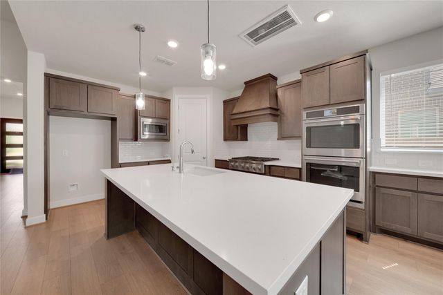 1665 Sherwood Glen Drive, Friendswood, TX 77546