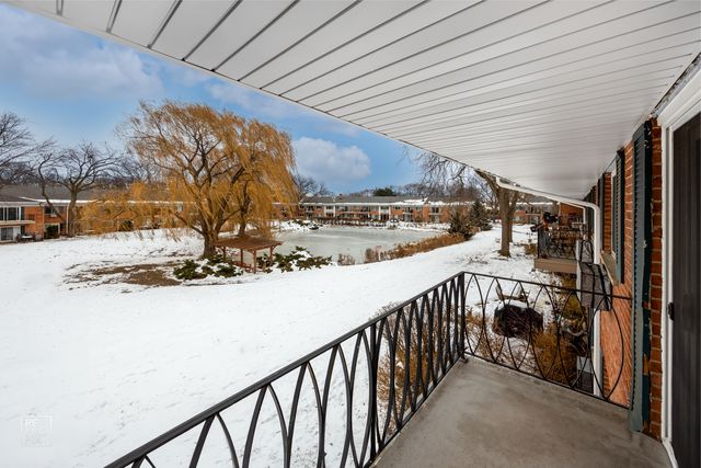 602 E Algonquin Road 207, Arlington Heights, IL 60005