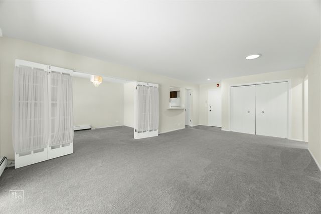 602 E Algonquin Road 207, Arlington Heights, IL 60005