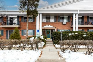 602 E Algonquin Road 207, Arlington Heights, IL 60005