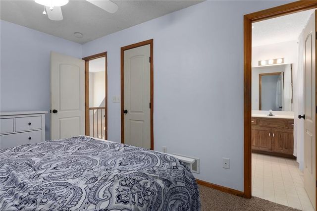 900 White Oak Lane, Liberty, MO 64068