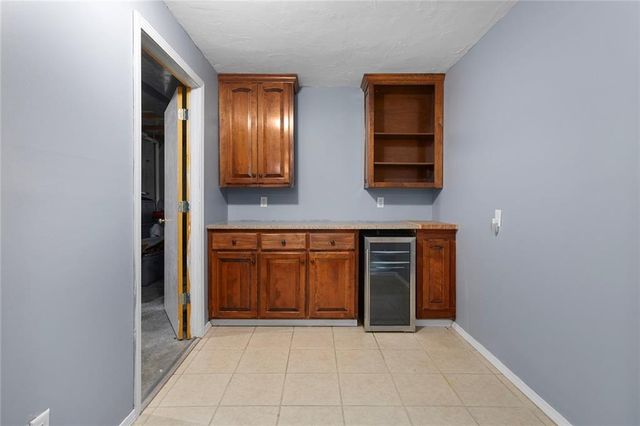 900 White Oak Lane, Liberty, MO 64068