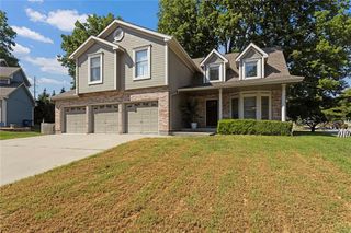 900 White Oak Lane, Liberty, MO 64068