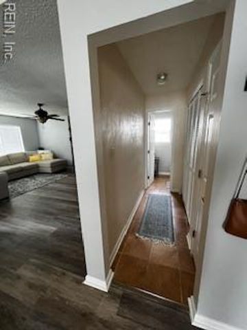 1713 Summer Lake CT, Virginia Beach, VA 23454