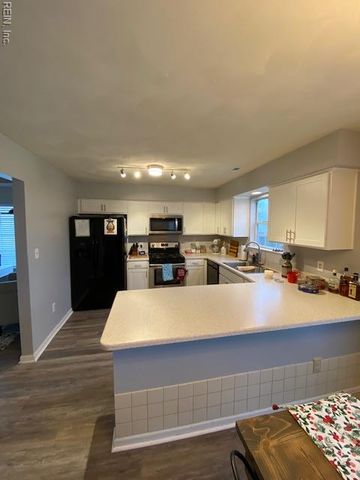 1713 Summer Lake CT, Virginia Beach, VA 23454