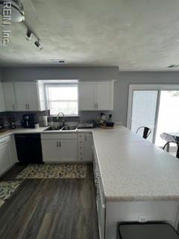 1713 Summer Lake CT, Virginia Beach, VA 23454