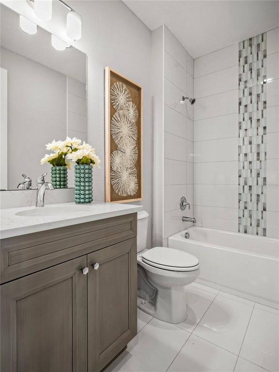 Image 21 of property listing at 924 CLUB CRESSWIND DRIVE, Lady Lake, FL 32159