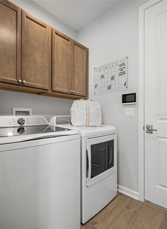 Image 22 of property listing at 924 CLUB CRESSWIND DRIVE, Lady Lake, FL 32159