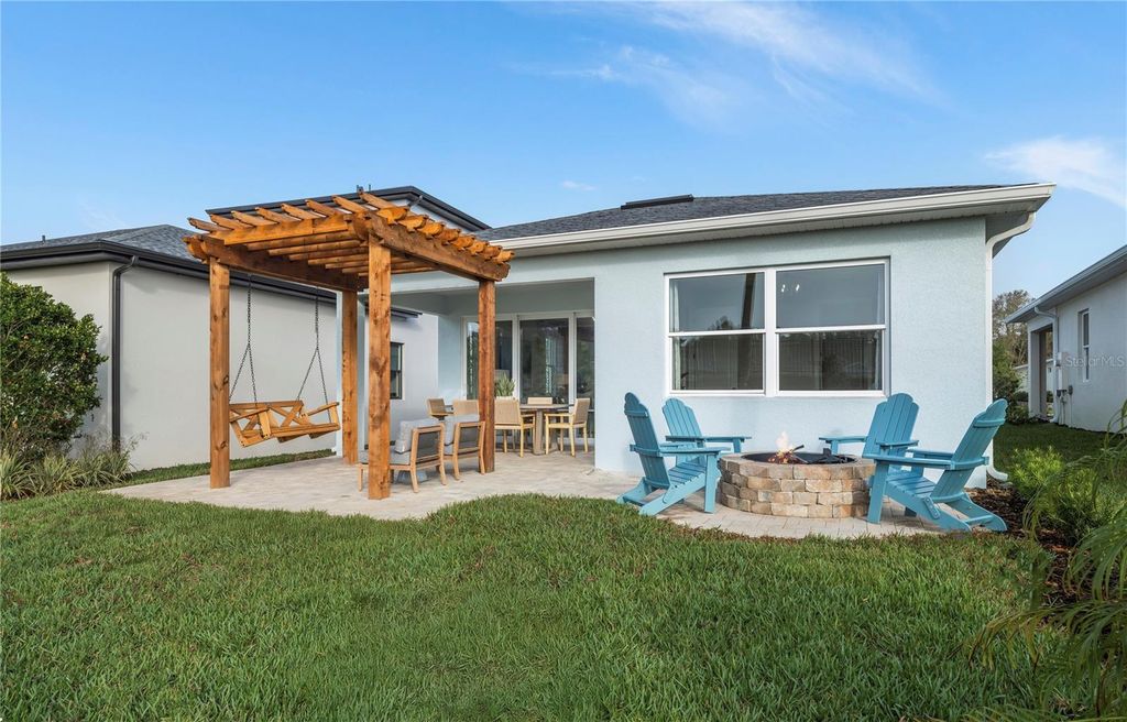 Image 4 of property listing at 924 CLUB CRESSWIND DRIVE, Lady Lake, FL 32159