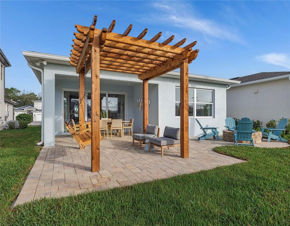 Image 6 of property listing at 924 CLUB CRESSWIND DRIVE, Lady Lake, FL 32159