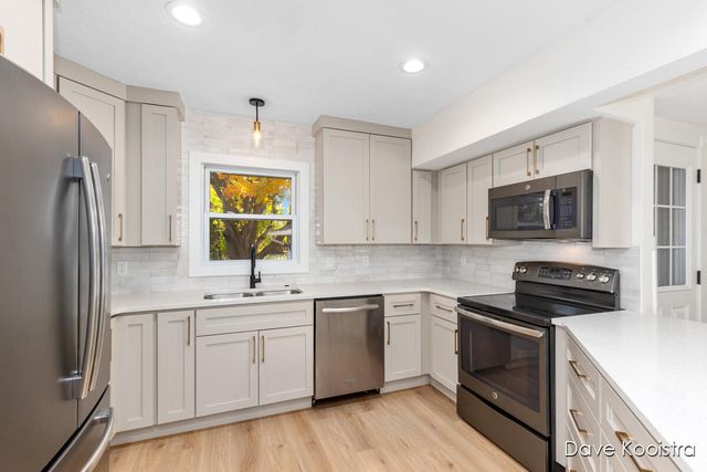 5191 Canal Avenue SW, Grandville, MI 49418