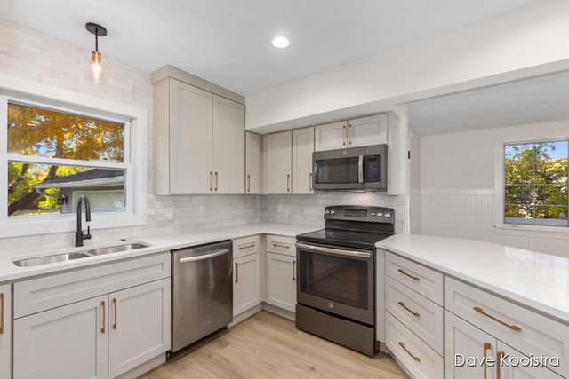 5191 Canal Avenue SW, Grandville, MI 49418