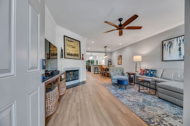 2050 Traemoor Village Dr, Nashville, TN 37209