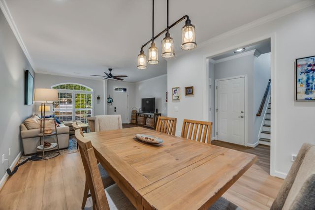 2050 Traemoor Village Dr, Nashville, TN 37209