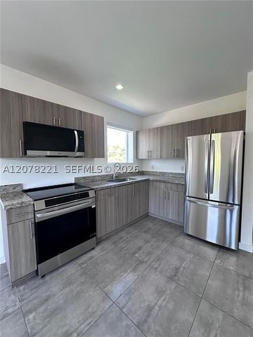 165 NW 39th St 3, Miami, FL 33127