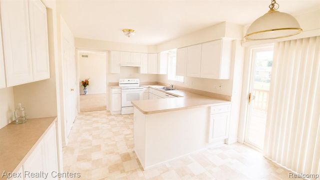 45132 Hanford Road, Canton, MI 48187