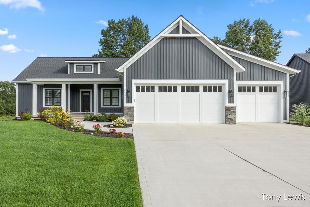 4883 Honeycrisp Drive NE, Rockford, MI 49341