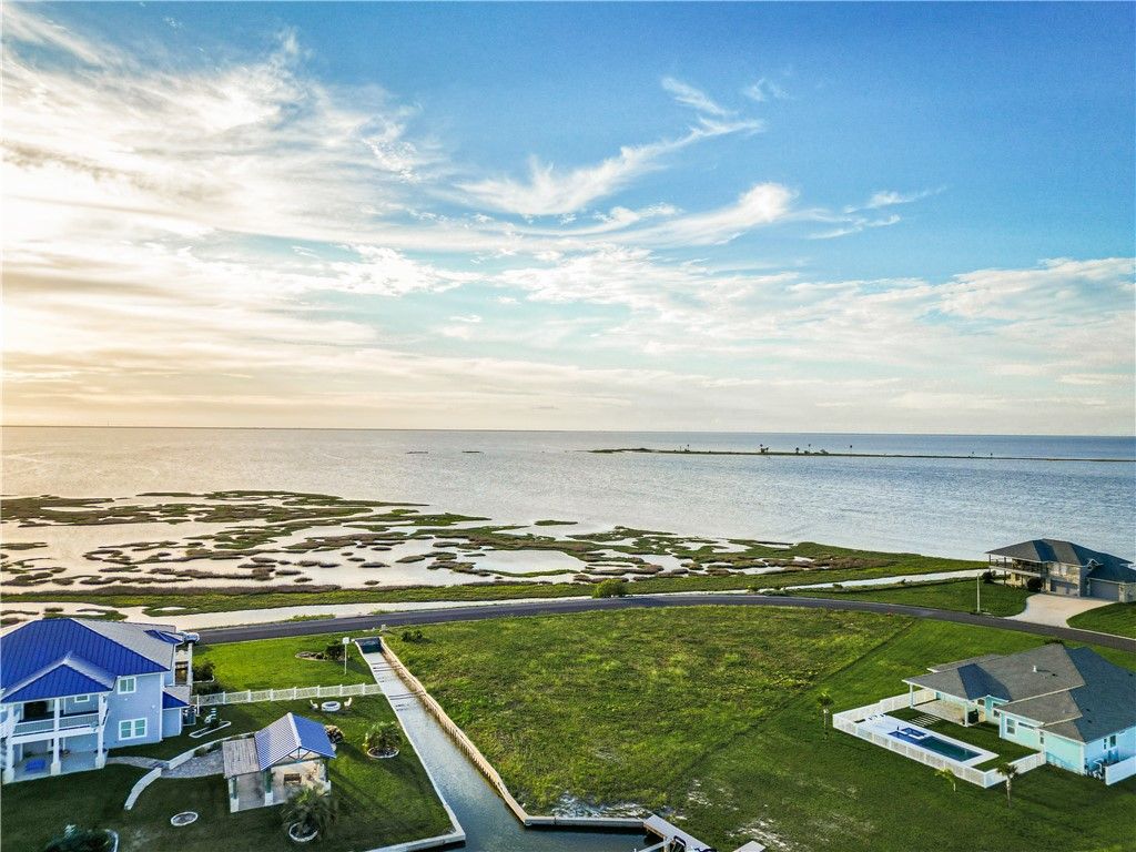 20 Northpointe Dr, Rockport, TX 78382 — photo 2