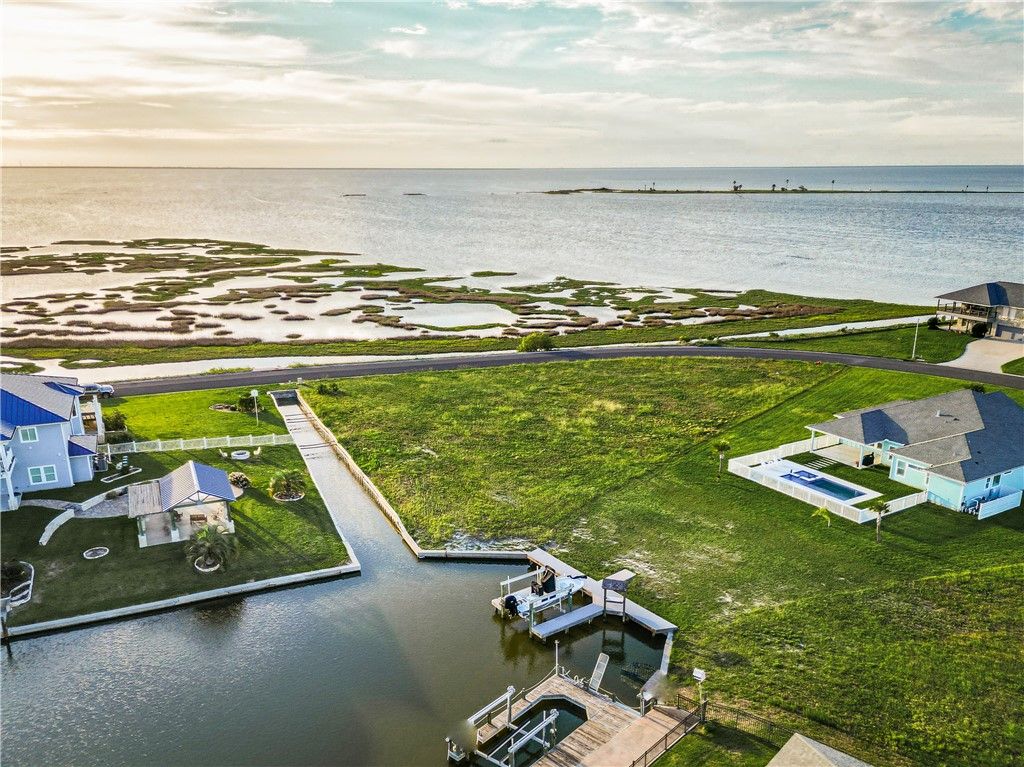 20 Northpointe Dr, Rockport, TX 78382 — photo 4