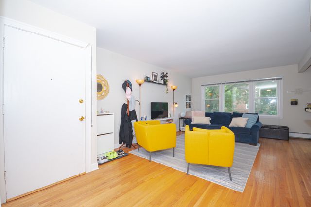 2724 W Berwyn Avenue 2B, Chicago, IL 60625