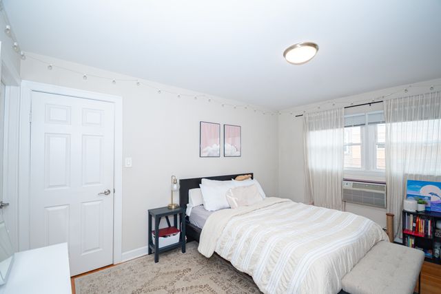 2724 W Berwyn Avenue 2B, Chicago, IL 60625