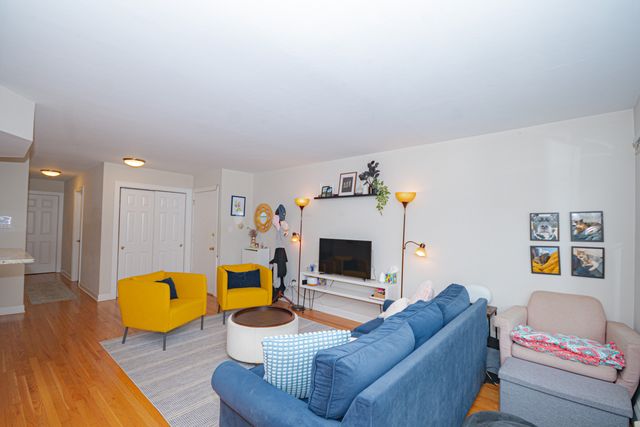 2724 W Berwyn Avenue 2B, Chicago, IL 60625