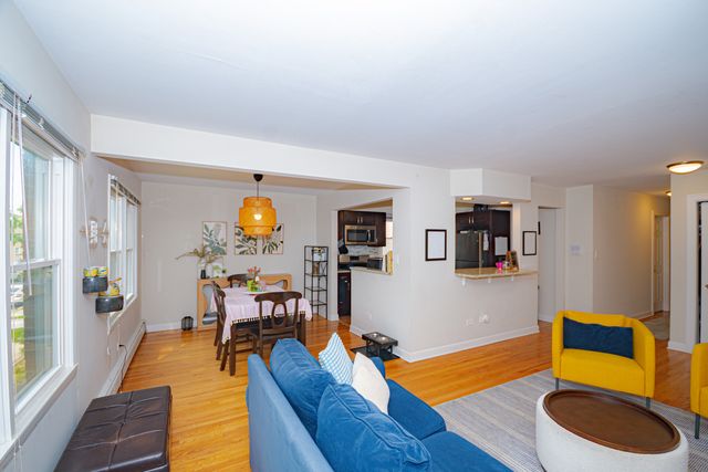 2724 W Berwyn Avenue 2B, Chicago, IL 60625