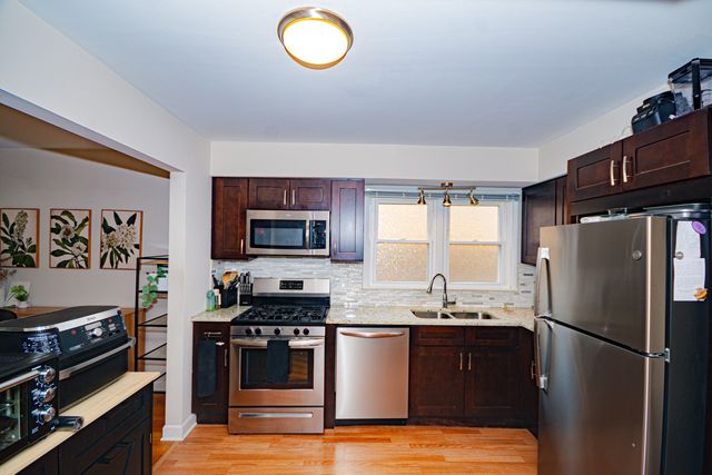 2724 W Berwyn Avenue 2B, Chicago, IL 60625