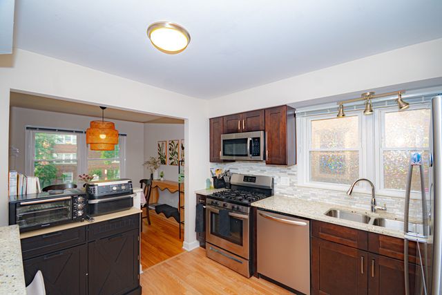 2724 W Berwyn Avenue 2B, Chicago, IL 60625