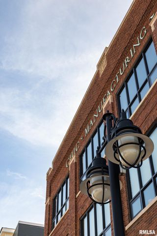 1001 SW ADAMS Street, Peoria, IL 61602