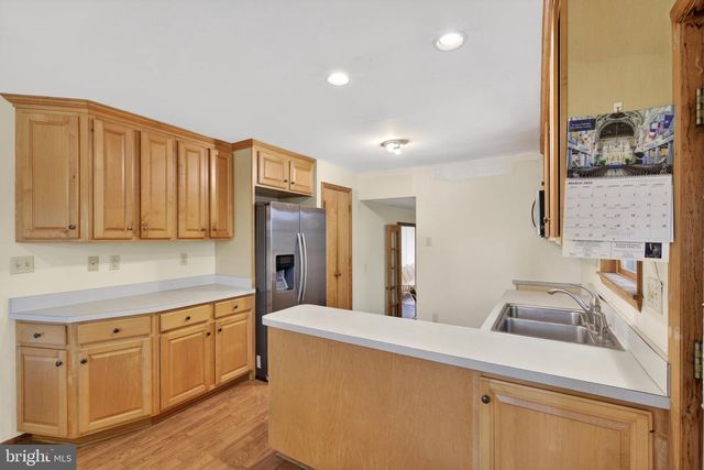 532 CEDAR DR, Lafayette Hill, PA 19444