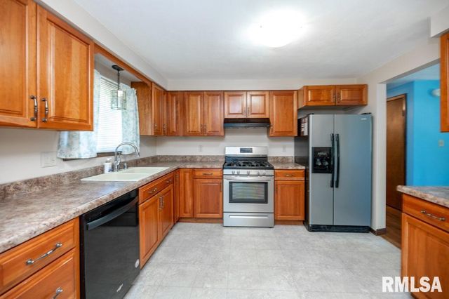 100 JUNIPER Lane, East Peoria, IL 61611