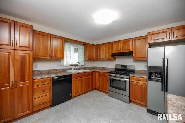 100 JUNIPER Lane, East Peoria, IL 61611