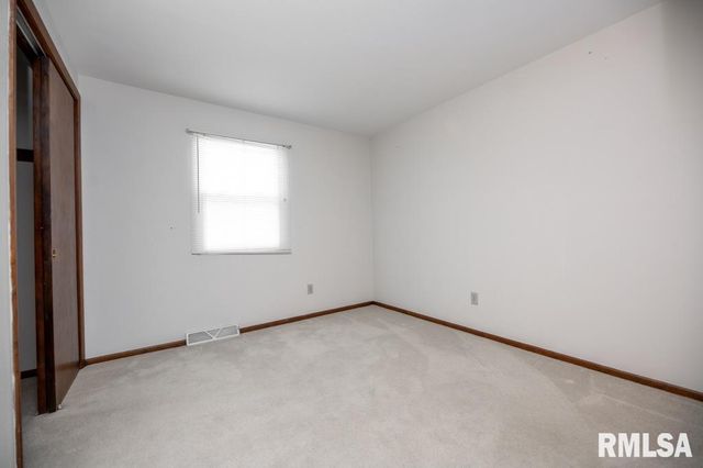 100 JUNIPER Lane, East Peoria, IL 61611