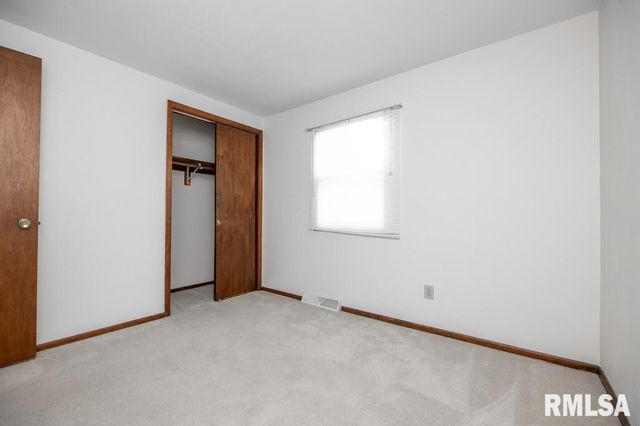 100 JUNIPER Lane, East Peoria, IL 61611