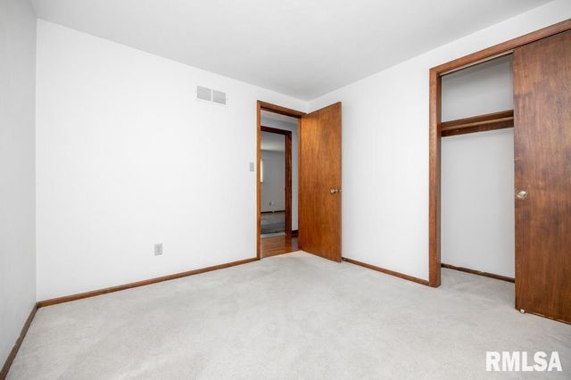 100 JUNIPER Lane, East Peoria, IL 61611